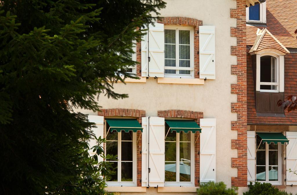Отель Le Troncais Saint-Bonnet-Troncais Экстерьер фото